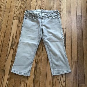 Size 7 gray skinny capris from Buckle